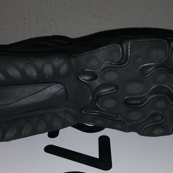 Nike 270 - Picture 2 of 2